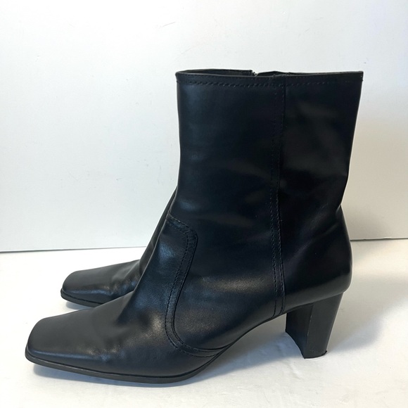 Nine & Company Black Leather Chelsea Moto Ankle Boot Block Heel Women Size 9 - Picture 1 of 12